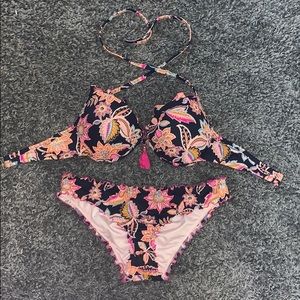 Very cute bikini!